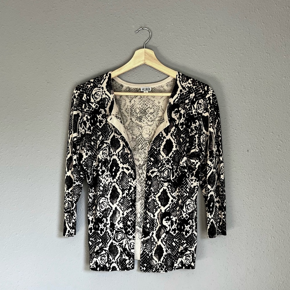 14th & Union, Snake and Rose Pattern Printed Cardigan with Half Length Sleeves